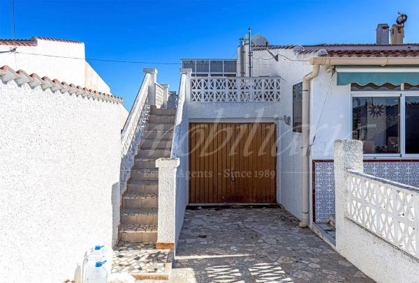 Chalet pareado en calle los Arcos