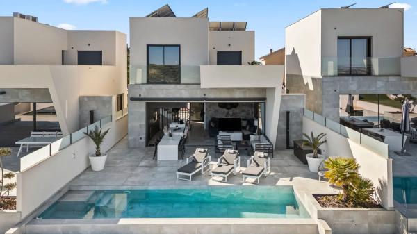 Casa independiente en avenida del Recorral