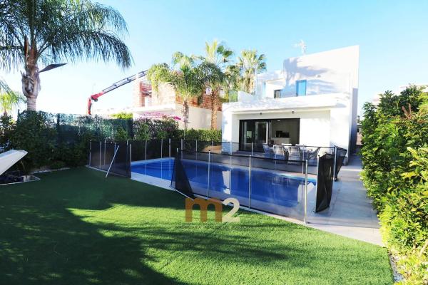 Casa independiente en avenida del Salvador