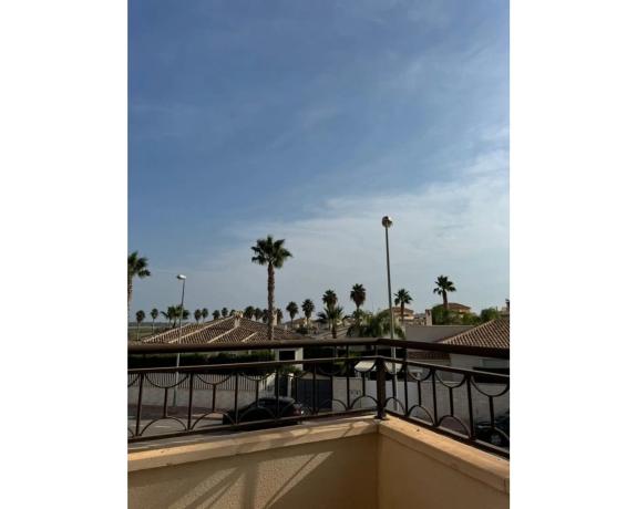 Chalet adosado en calle Isla Vedra, 11