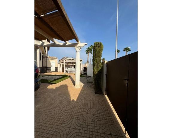 Chalet adosado en calle Isla Vedra, 11