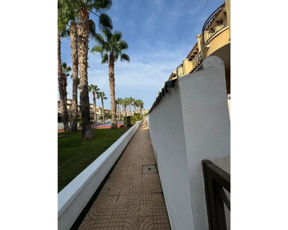 Chalet adosado en calle Isla Vedra, 11