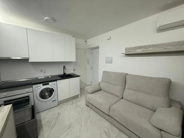 Estudio en calle Thader, 1