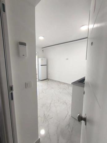 Estudio en calle Thader, 1