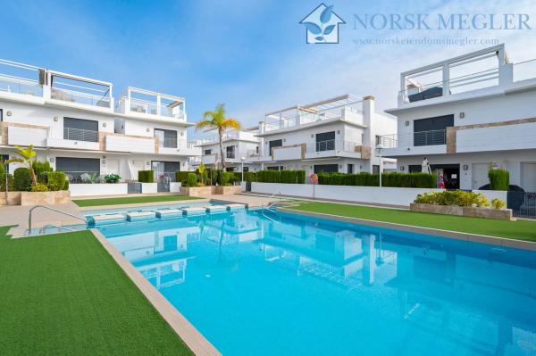 Chalet pareado en avenida Jerez de la Frontera s/n