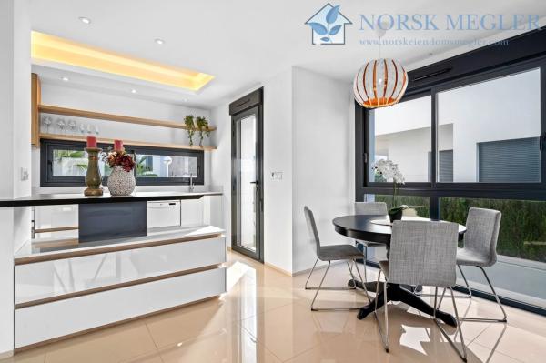 Chalet pareado en avenida Jerez de la Frontera s/n