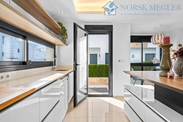 Chalet pareado en avenida Jerez de la Frontera s/n