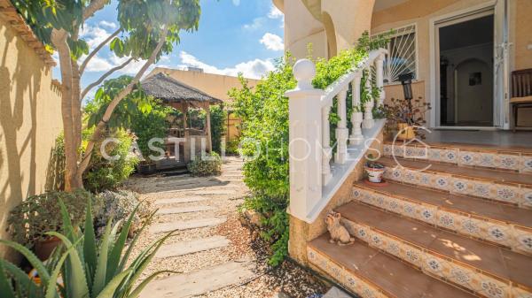 Chalet adosado en calle Rio Narcea, 2