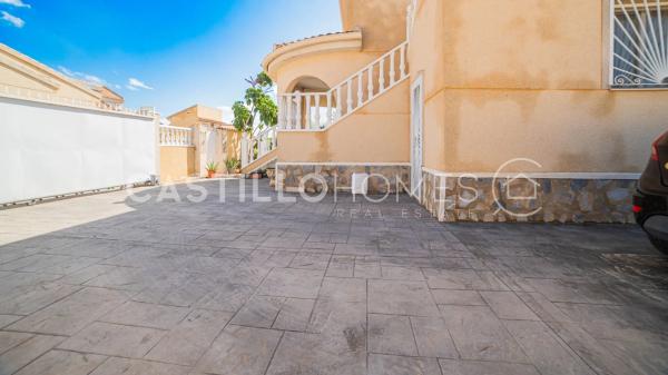 Chalet adosado en calle Rio Narcea, 2