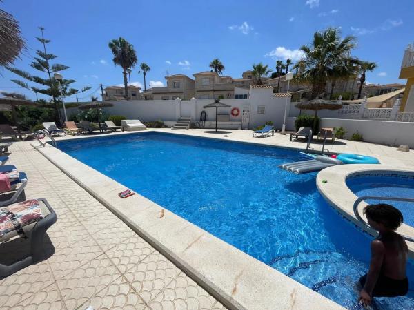 Chalet pareado en calle Pico de la Hoz, 3