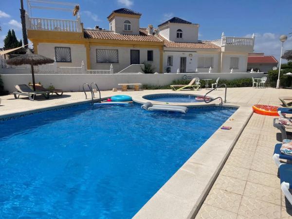 Chalet pareado en calle Pico de la Hoz, 3