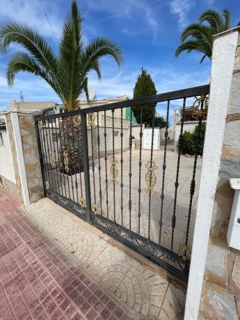 Chalet adosado en calle Costa de la Luz, 32