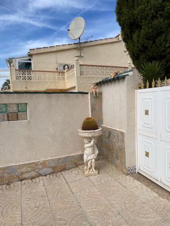 Chalet adosado en calle Costa de la Luz, 32