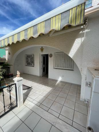 Chalet adosado en calle Costa de la Luz, 32