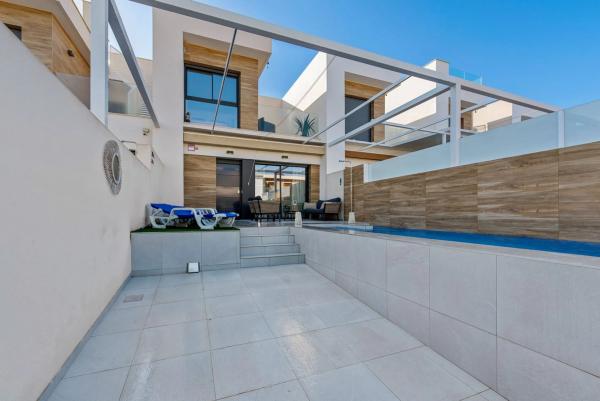 Chalet adosado en CL Rosalia De Castro, 34