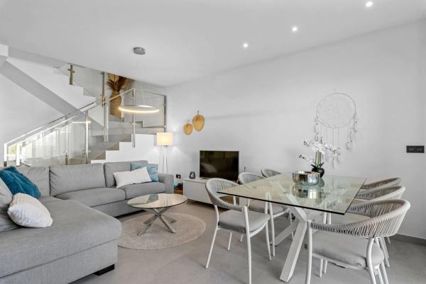 Chalet adosado en CL Rosalia De Castro, 34