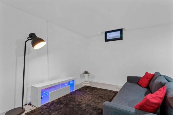 Chalet adosado en CL Rosalia De Castro, 34