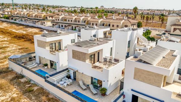 Casa independiente en calle Soria