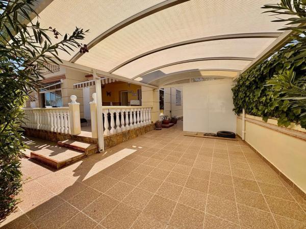 Chalet adosado en avenida Antonio Quesada