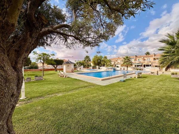 Chalet adosado en avenida Antonio Quesada