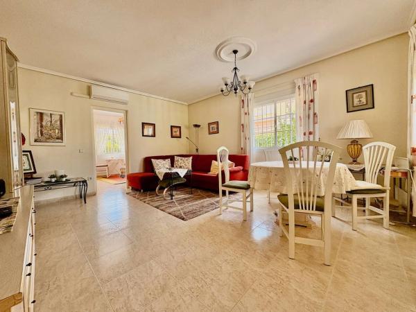 Chalet adosado en avenida Antonio Quesada