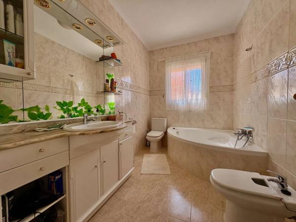 Chalet adosado en avenida Antonio Quesada