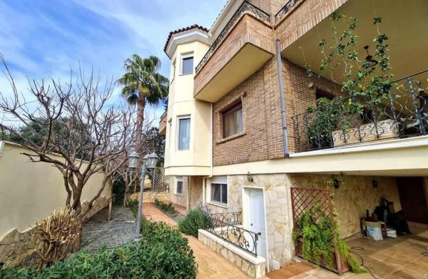 Chalet en calle de los Almendros, 41