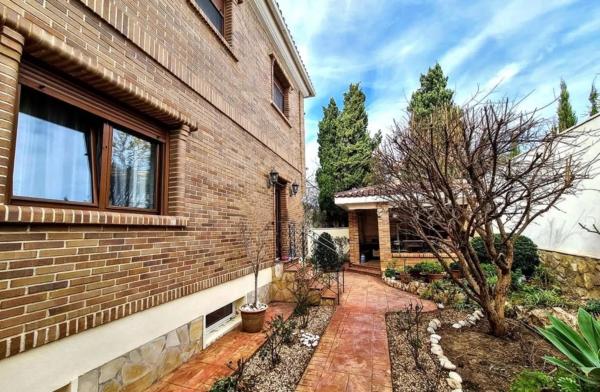 Chalet en calle de los Almendros, 41