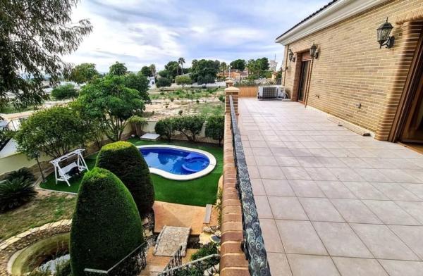 Chalet en calle de los Almendros, 41