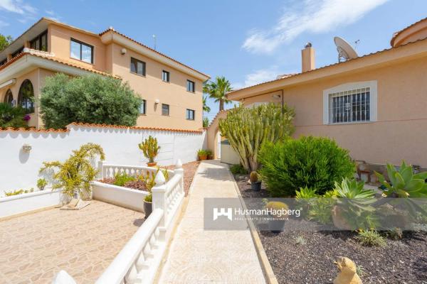 Chalet en calle Picasso