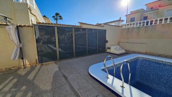 Casa independiente en calle Estocolmo