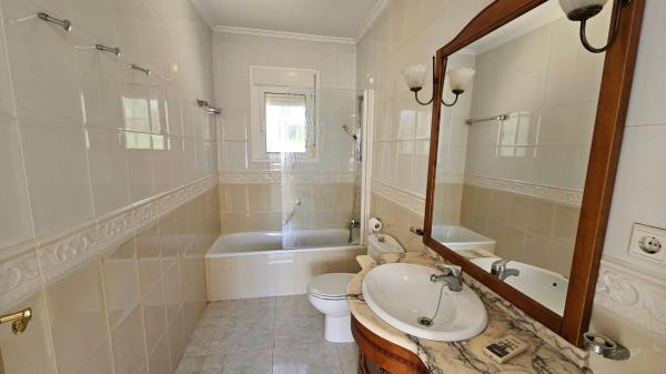 Casa independiente en calle Estocolmo