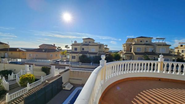 Casa independiente en calle Estocolmo