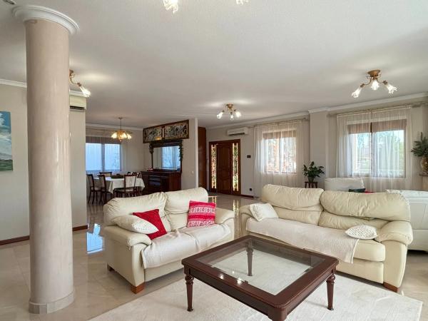 Casa independiente en CL Almendros