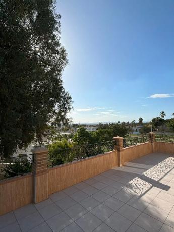 Casa independiente en CL Almendros