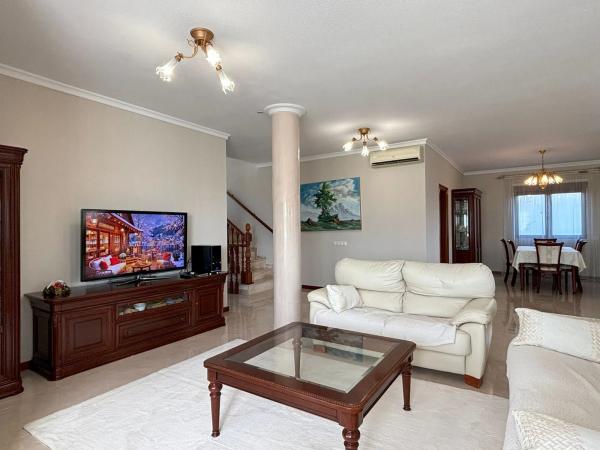 Casa independiente en CL Almendros