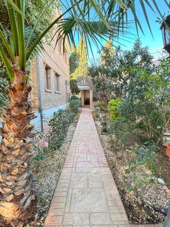 Casa independiente en CL Almendros