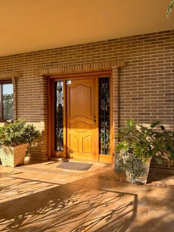 Casa independiente en CL Almendros