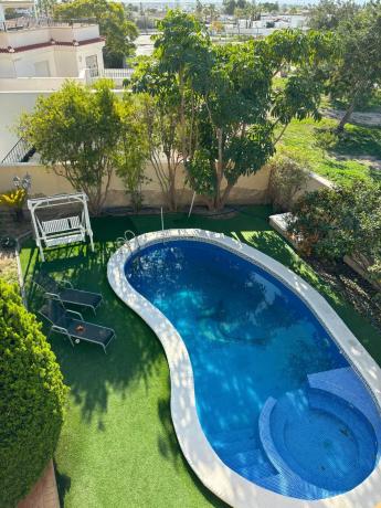 Casa independiente en CL Almendros