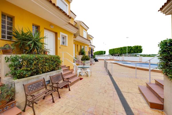 Chalet adosado en calle Rojaleros Ausentes, 33