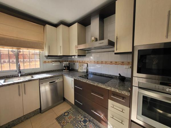 Chalet adosado en calle Cangas