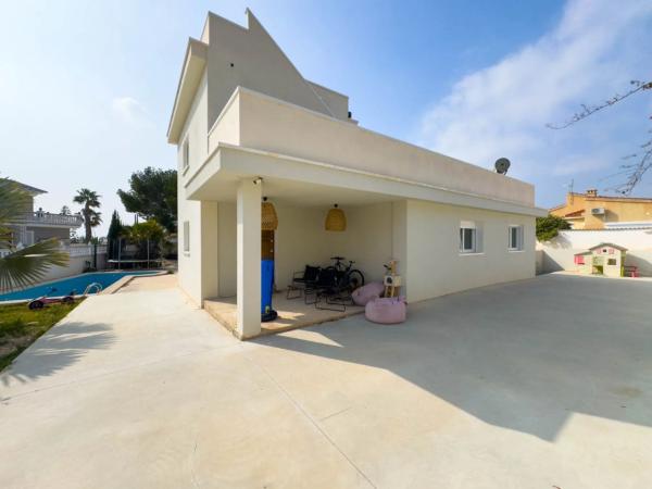 Chalet en avenida de las Naciones