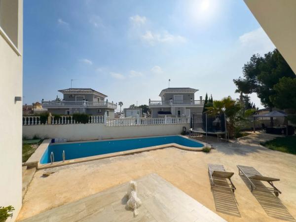 Chalet en avenida de las Naciones