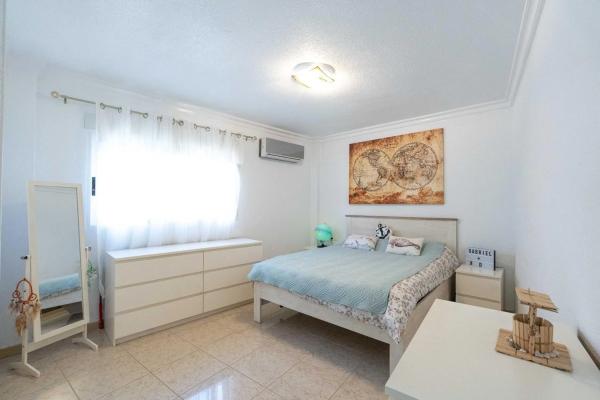 Chalet pareado en calle Romero