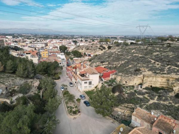 Chalet pareado en calle Romero