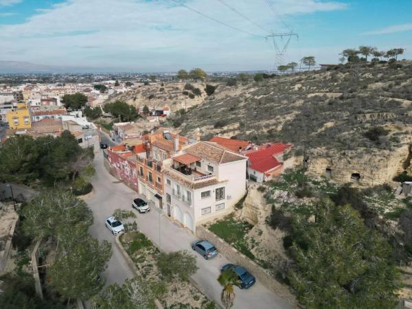 Chalet pareado en calle Romero