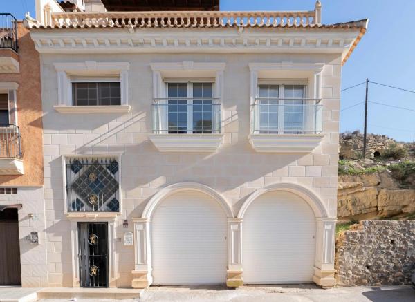 Chalet pareado en calle Romero