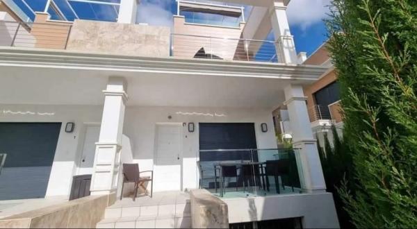 Chalet adosado en calle Numero 5