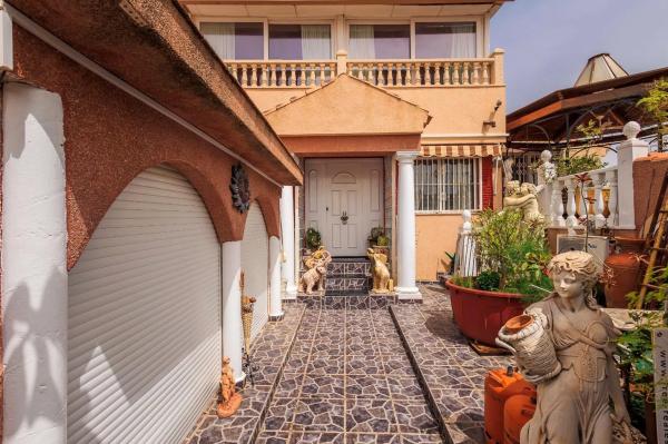 Chalet adosado en calle Costa Tropical, 2