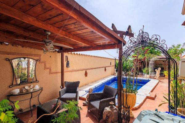 Chalet adosado en calle Costa Tropical, 2